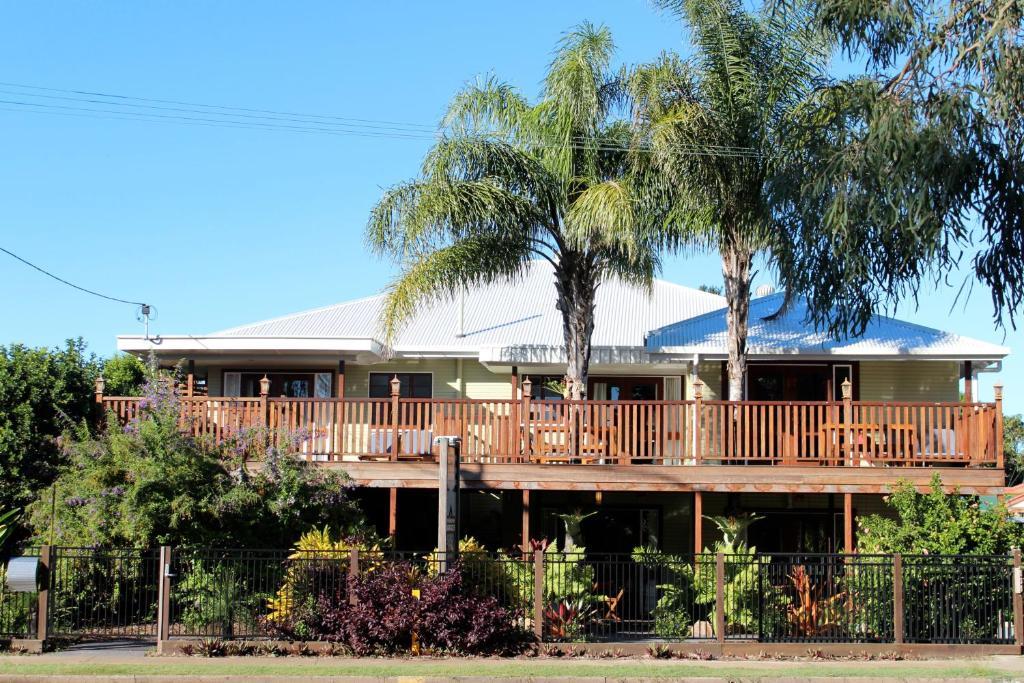 Five 3 Five Aparthotel Urangan Екстериор снимка